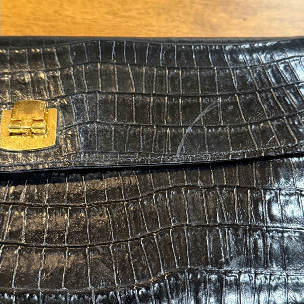 Vintage Etienne Aigner Black Leather Croc Embossed Clutch with Gold Clasp - Picture 5 of 9